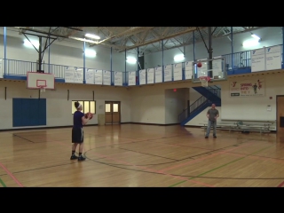 an 18-year-old girl broke the record for the number of three-point hits in a minute